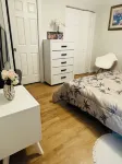 Luxurious 2 Bedroom with King and Queen bed and 1.5 Bathroom sleeps 6. Hotels in 