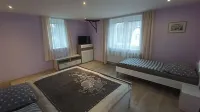 Enchanting 3-bedroom house in Královéhradecký kraj Hotels in Trutnov