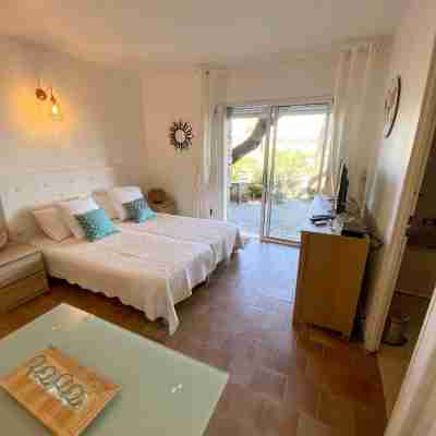 2 Gîtes Communicants : vue 360 Citadelle, Mer, Piscine et Montagnes ! Rooms