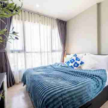 Kaws Theme - Luxury Modern Cozy Art l Infinity Pool l Central Pattaya Rooms