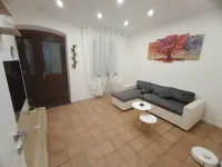 Byron's Holiday House (Ground Floor) Hotels in Gorizia