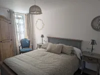 Aux 3 Maillets 1. Beautiful apartment in a 16th-century house.
