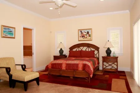 Charming 3-bedroom house with WiFi, Dockage, AC in West End