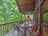 Idyllic Cabin w/ Hot Tub < 2 Mi to Dollywood! - Dapur