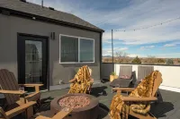 Casa Colorado: Modern Luxury Home w/Rooftop Deck