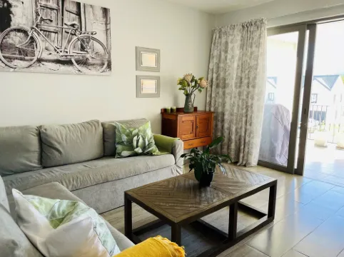 Modern, Spacious & Convenient apartment for 4