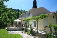 Quiet villa in a green setting Hotels in Eguilles