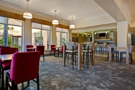 Hilton Garden Inn San Bernardino Отели рядом с достопримечательностью «Costco Gas Station»