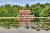 5 Mi to Jay Peak Resort: Cabin w/ Pond Access! -  Privatzimmer