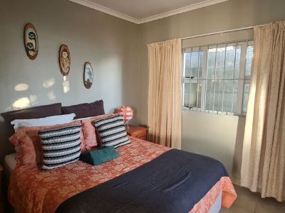 Cosy Flat is ideal for a couple - 150m from the beach. Romantic