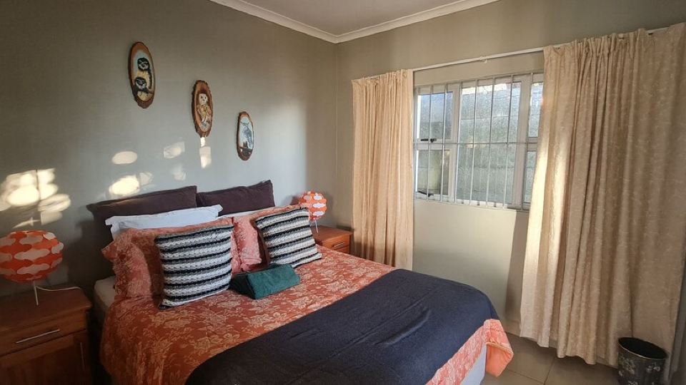 Cosy Flat is ideal for a couple - 150m from the beach. Romantic