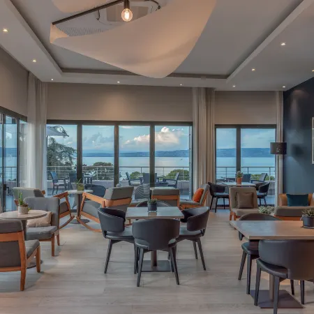 Hilton Evian-Les-Bains Отели рядом с достопримечательностью «Железнодорожный вокзал Эвиан»