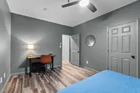 2Bdrm Stay in Downtown Cape, Walkable, Laundry