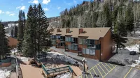 10A Chalet Village, Brian Head - Cozy Cabin Condo, Walk to Lift, Mountain Views.