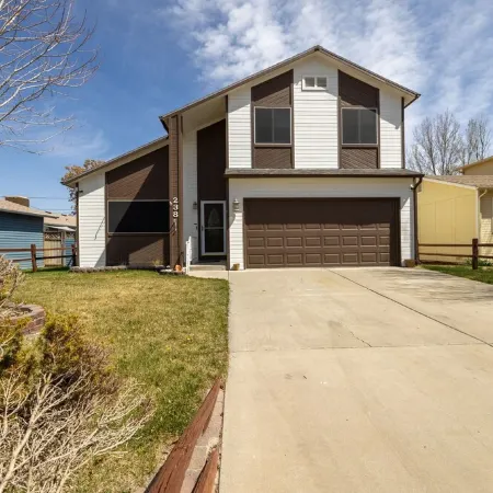 FRUITOPIA! Your 4 bedroom, 2 bath adventure basecamp in downtown Fruita CO