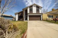FRUITOPIA! Your 4 bedroom, 2 bath adventure basecamp in downtown Fruita CO