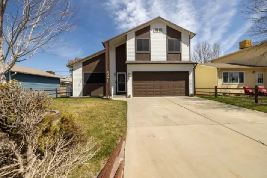 FRUITOPIA! Your 4 bedroom, 2 bath adventure basecamp in downtown Fruita CO