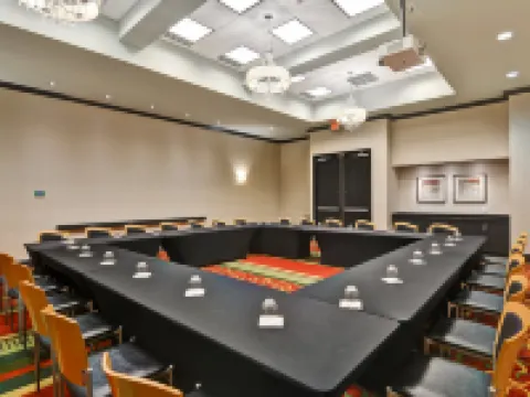 Hampton Inn & Suites Raleigh/Crabtree Valley Hotels in Meredith