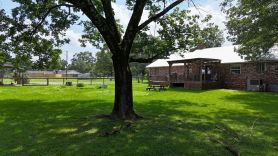 Charming 3-Bedroom Farmhouse on 2 Acres with WiFi and AC in Benton