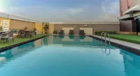 Radisson Udaipur - สระว่ายน้ำบนดาดฟ้า