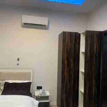 Exquisite 5 bedroom apartment, Peter odili. Rooms