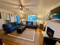 Peaceful, Updated Cottage. Walk to Town & Beach.