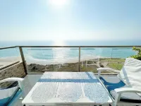 Beachfront Bliss. 3 bedroom. Privacy