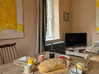 High spec, self contained apartment with garden in Georgian Manor House Hotels in Crickhowell
