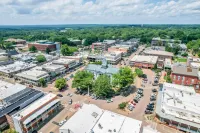 350 Price Street House....Walk to Oxford Square and Ole Miss Campus