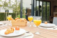 Luxury and new 4p chalet in wooded area on the edge of the Veluwe Hotels in Putten