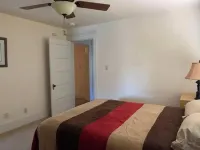 -Beautiful 4.5 BR / 4 Ba home with 2 car garage Hotels in Cushing