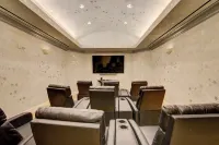 Downtown urban high rise, exquisitely appointed