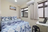 Beachfront comfort with balconies and barbecue for families (6 people) and pets Hotels near Camping Matinhos Aconchego