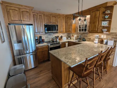 Charming 2-bedroom guest suite right on Keuka Lake with all the comforts of home