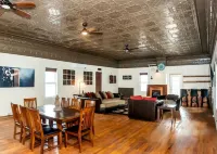 Heart of Lake George – Fireworks on  Back Deck, Parking, Walk to Everything