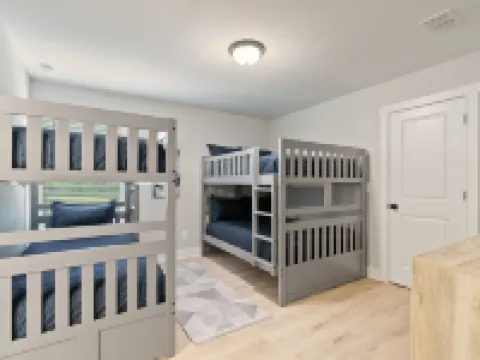 5 Min to Lakepoint! Sleeps 14. New 4 Bdrms/3.5 Bths w/ Office. Owner Managed. Hotels in Emerson