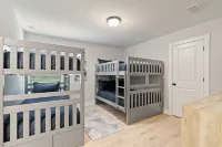 GameDaze - New 4/3.5 Bedroom House only 5 min  to LakePoint - Sleeps 14 Hotels in Emerson