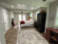 Cozy Farm House 2-bedroom house with AC in Saint Joe