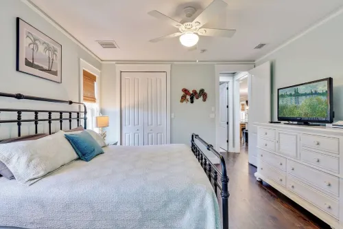 Sunrise Seaclusion at Summer Camp. Pet Friendly, Community Pool, Beach Access.