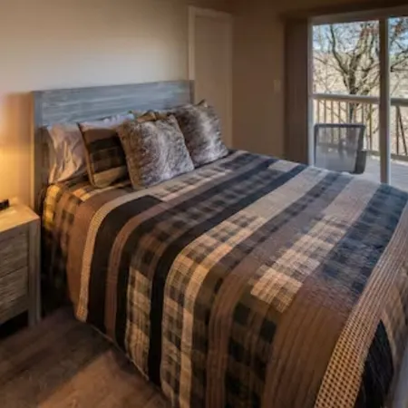 Charming townhome with 2 master suites, WiFi, AC in tranquil Sugar Mountain