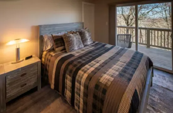 Charming townhome with 2 master suites, WiFi, AC in tranquil Sugar Mountain