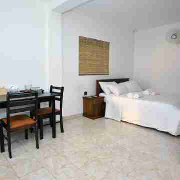 Private beach / Max 6people / 2bed room / Wifi / Gym / Rooms