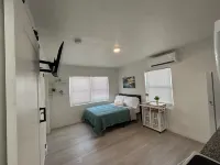 2526 Modern Studio in Historic Area