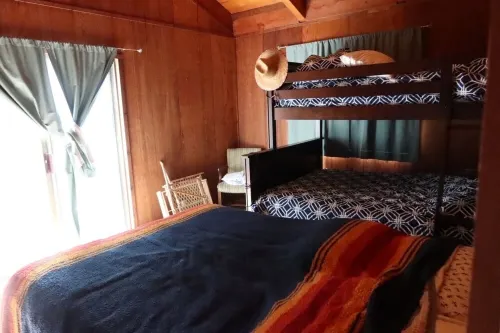 Vintage 4-bedroom cabin in Lake Almanor West with WiFi