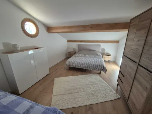 House with swimming pool at the foot of the Montagne Sainte Victoire Hotels in Puyloubier