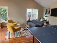 Suite44 - Large Sunny 1-BR Suite w/ Backyard+Patio فنادق في Takoma Park