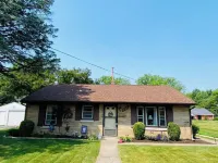 Charming 3-bedroom cottage in Valparaiso with WiFi, AC Hotel berhampiran Mueller Hall
