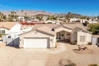 Spacious comfortable Havasu home comfortably sleeps 8 with heated pool & hot tub