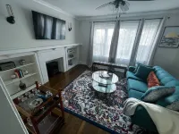 A luxury vintage condo close to lakefront and minutes from downtown! Các khách sạn ở Cook County