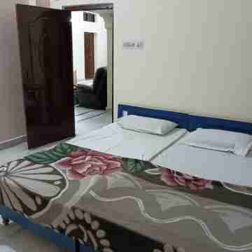 D1 Spacious & peaceful 2 bed house with parking Rooms